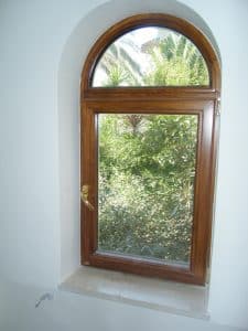 דלתות וחלונות מקושתים