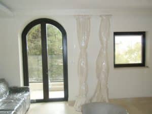 דלתות וחלונות מקושתים