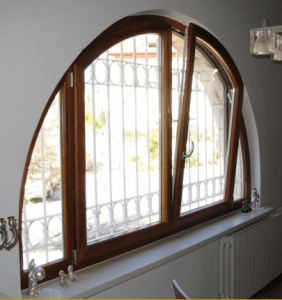 דלתות וחלונות מקושתים